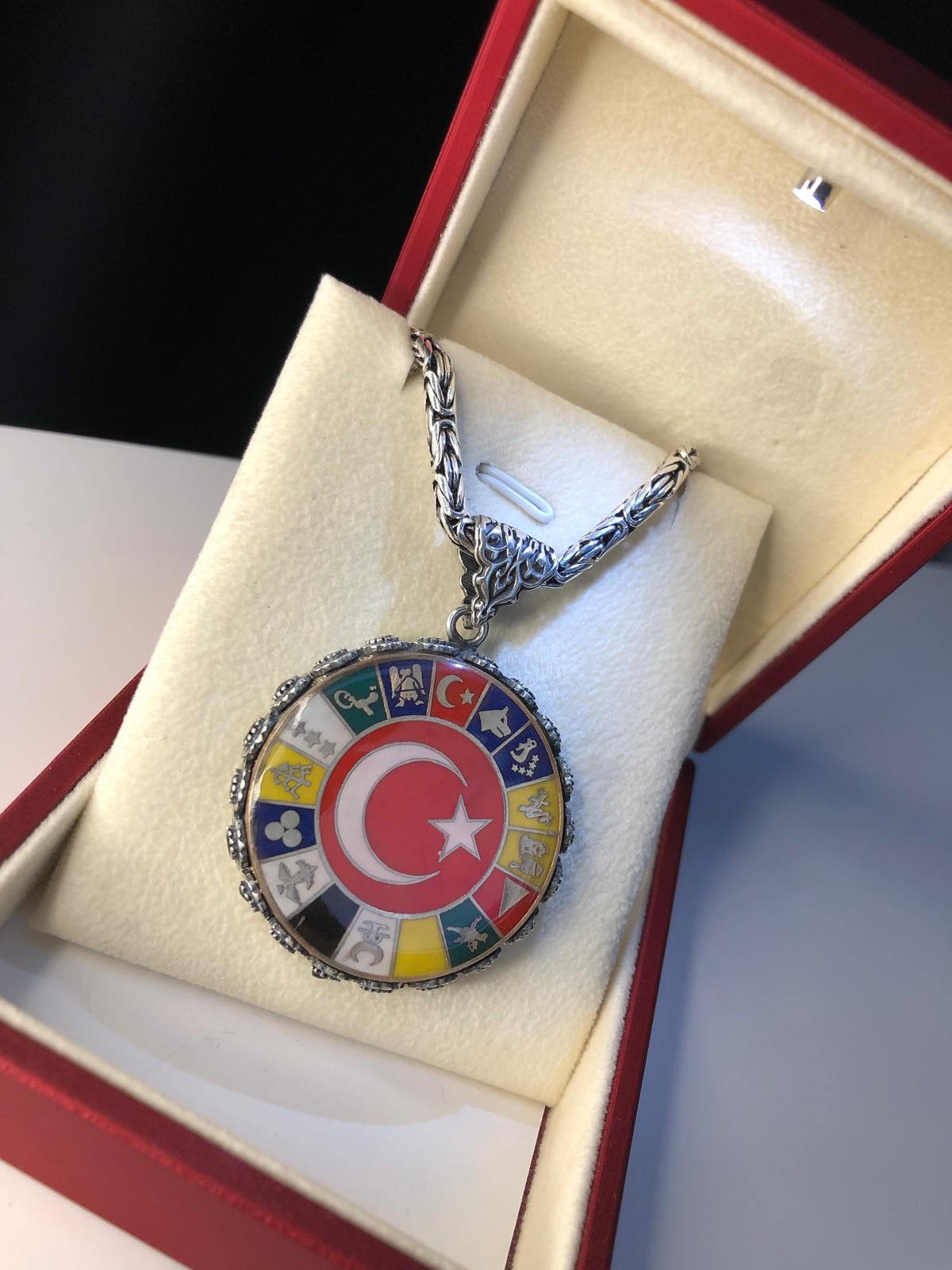 Erkek Gümüş Kolye - 16 Türk Devleti Bayrakları İşlemeli Ay Yıldız Kral Zincirli Erkek Kolye