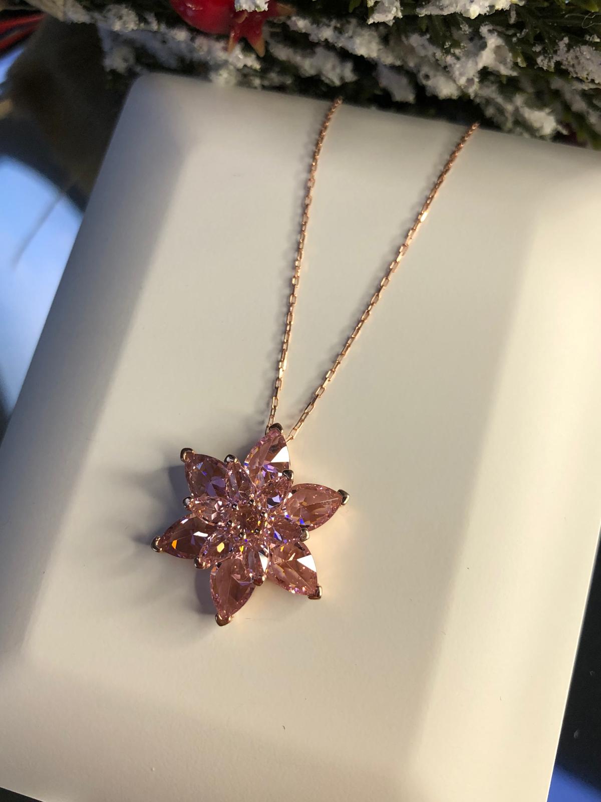  Vog Pembe Taşlı Lotus Çiçeği Büyük Boy 925 Ayar Gümüş Sevgiliye Eşe Anneye Kolye