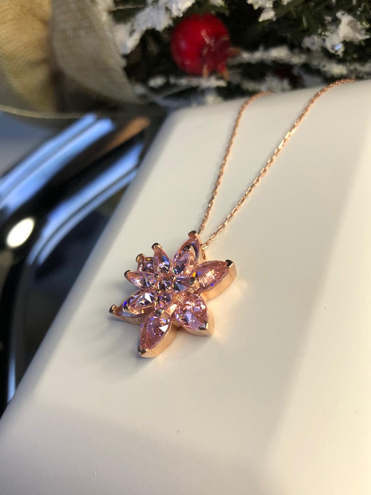  Vog Pembe Taşlı Lotus Çiçeği Büyük Boy 925 Ayar Gümüş Sevgiliye Eşe Anneye Kolye