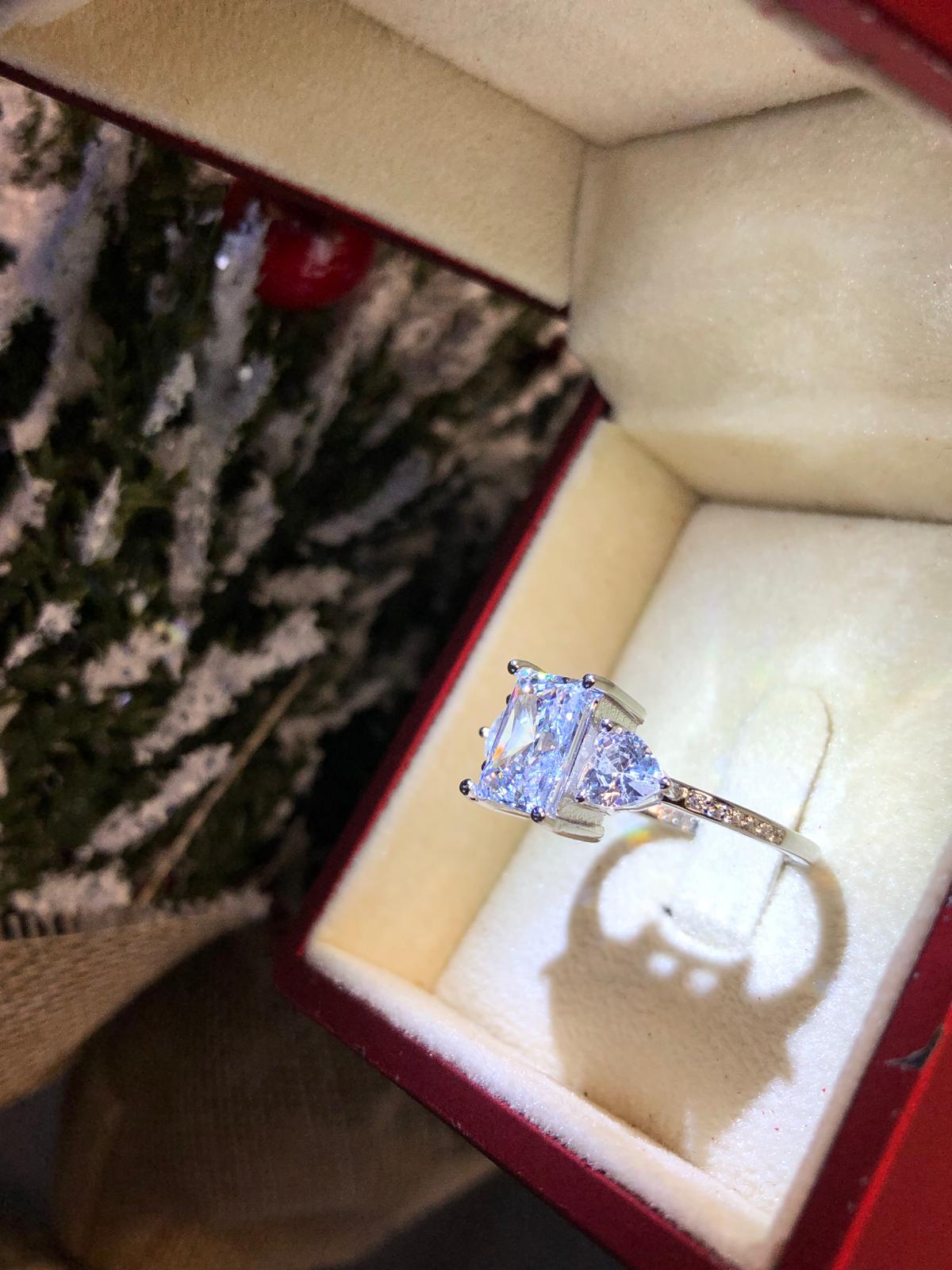 Vog Pırlanta Tasarım Baget V Kalp Effective Diamond Taşlı 925 Gümüş Evlilik Teklifi Yüzük