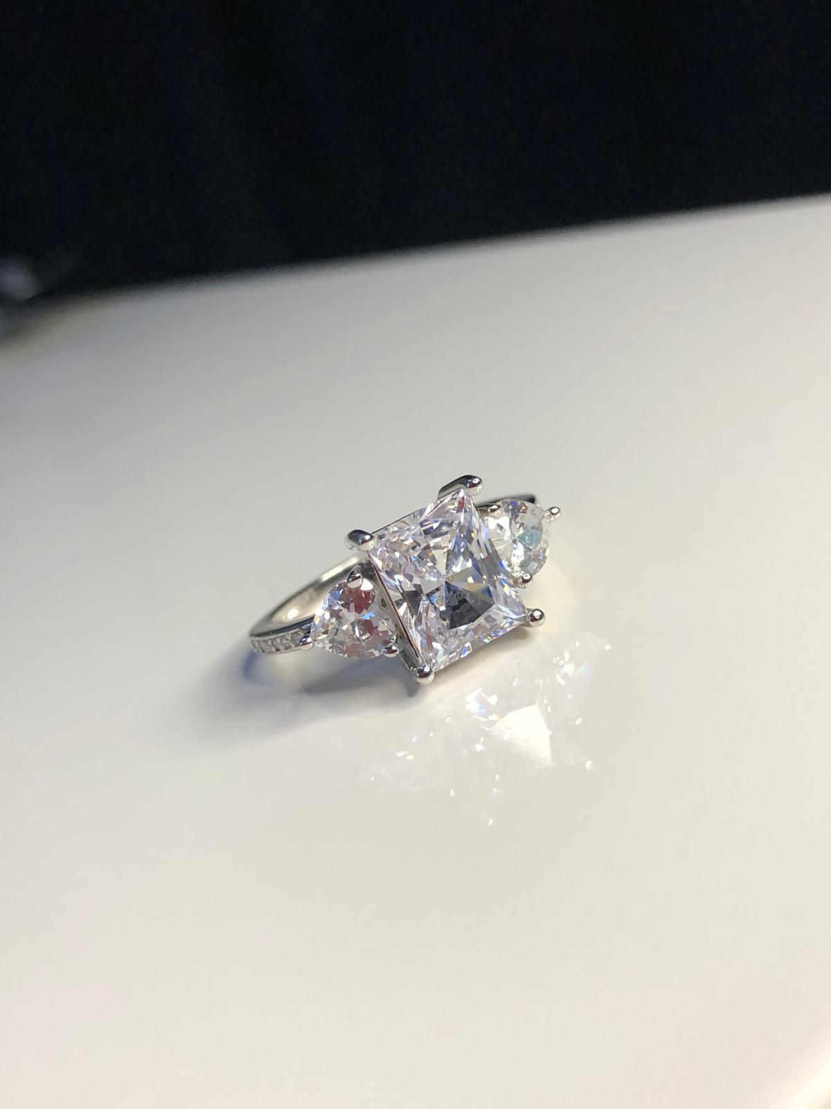 Vog Pırlanta Tasarım Baget V Kalp Effective Diamond Taşlı 925 Gümüş Evlilik Teklifi Yüzük
