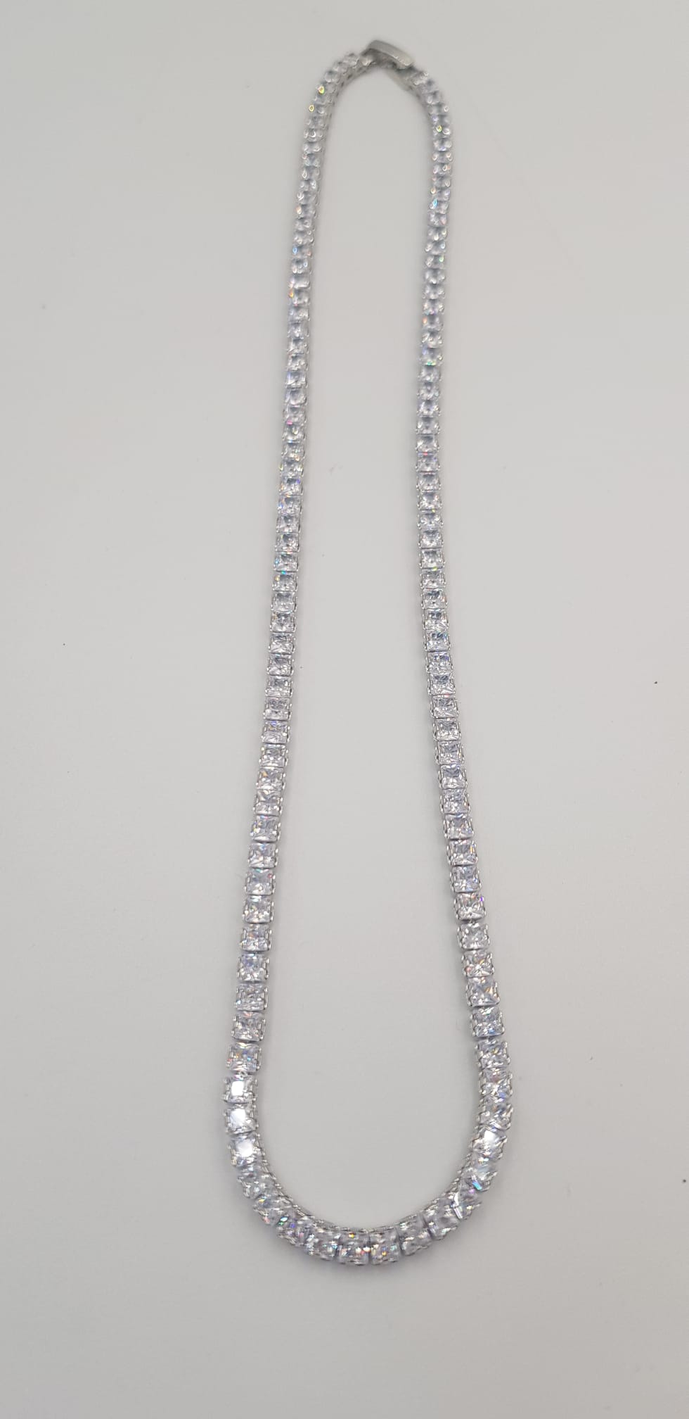 Xuping Kadın Su Yolu Kolye Kare Kesim Beyaz Renk Swarovski Taşlı Micro Kaplama Kararmaz