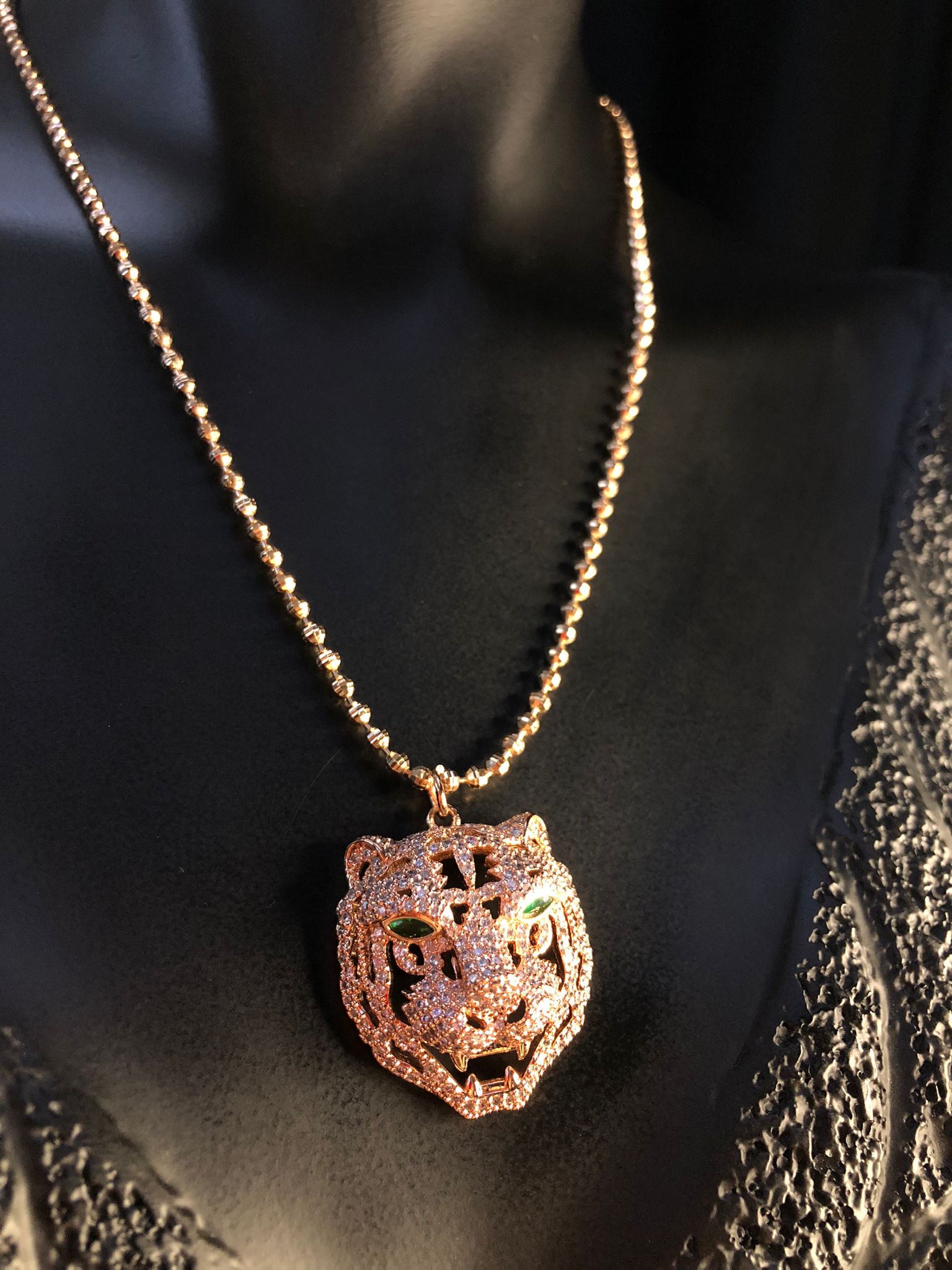 Xuping Tasarım Mikro Kaplama Swarovski Taşlı Rose Renk Kaplan Sevgiliye Eşe Bijuteri Kolye