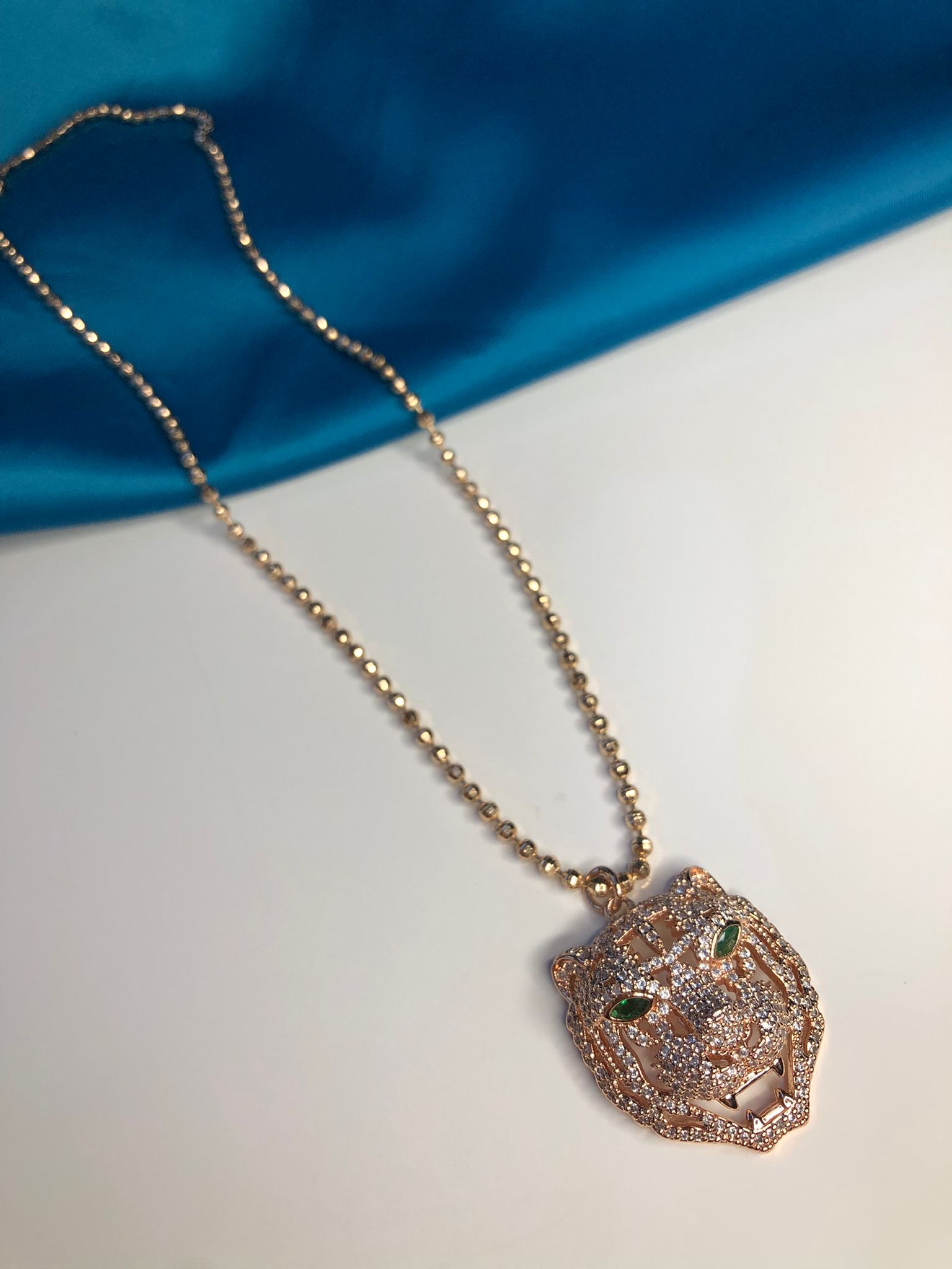 Xuping Tasarım Mikro Kaplama Swarovski Taşlı Rose Renk Kaplan Sevgiliye Eşe Bijuteri Kolye