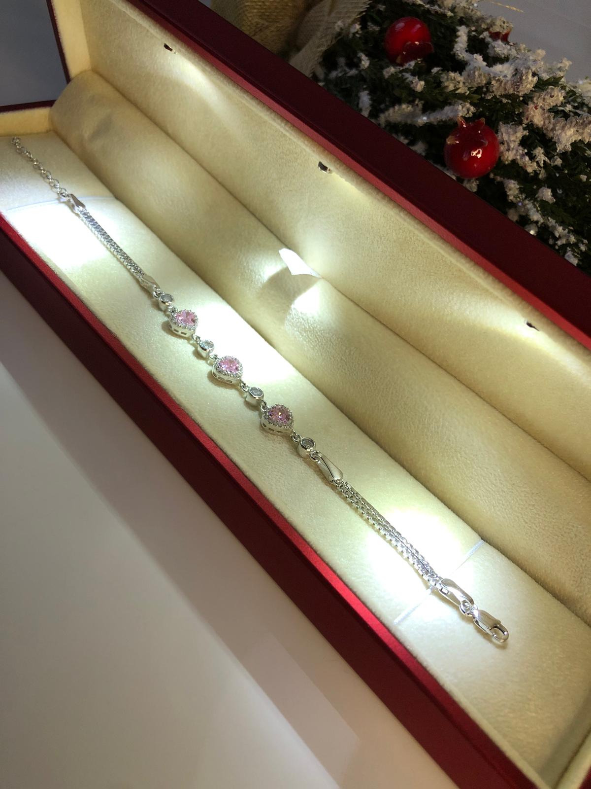 Pembe 3’Lü Kalp Zirconia Taşlı 925 Ayar Gümüş Sevgiliye • Eşe • Anneye • Arkadaşa Hediye Bileklik