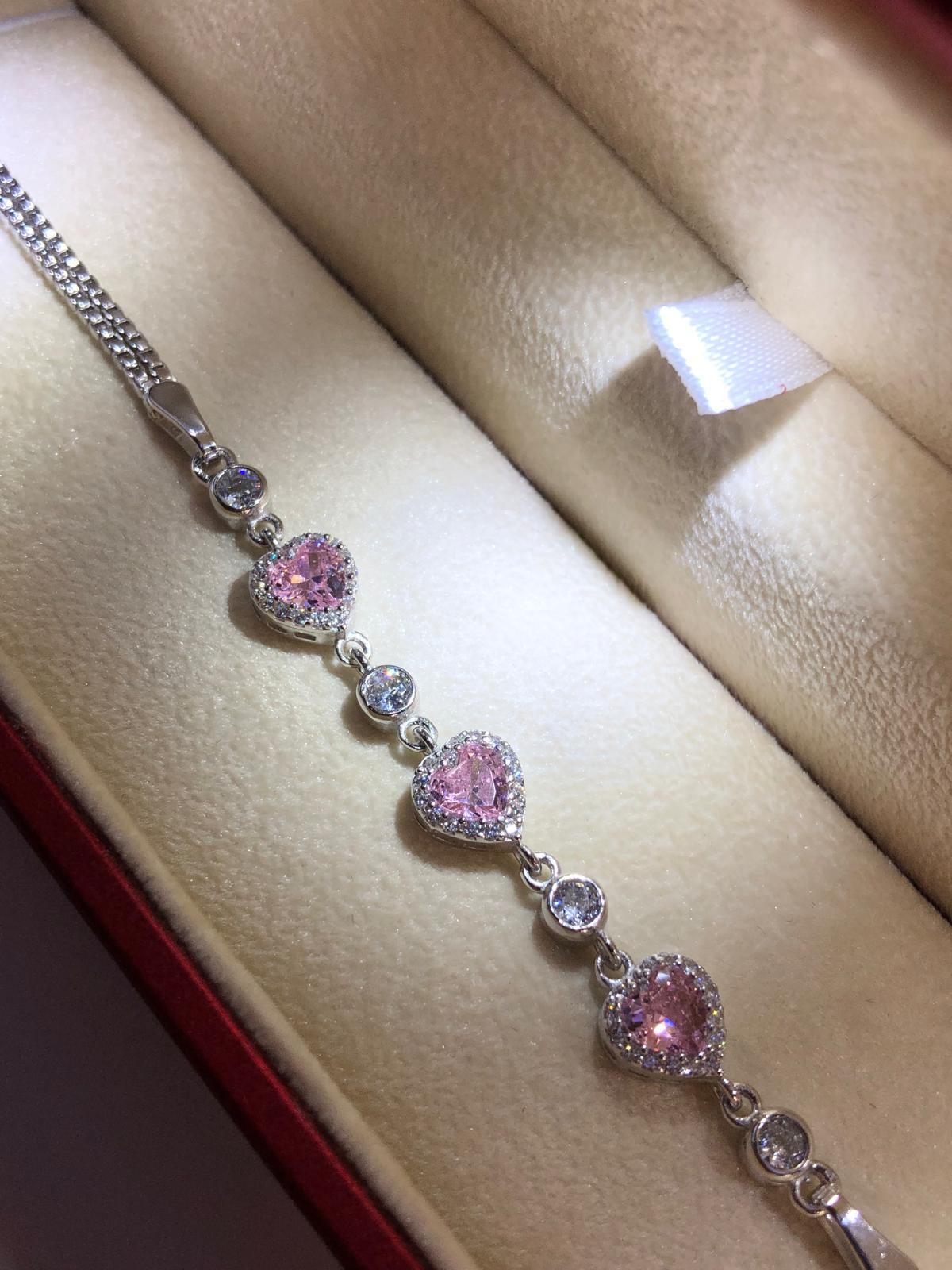 Pembe 3’Lü Kalp Zirconia Taşlı 925 Ayar Gümüş Sevgiliye • Eşe • Anneye • Arkadaşa Hediye Bileklik