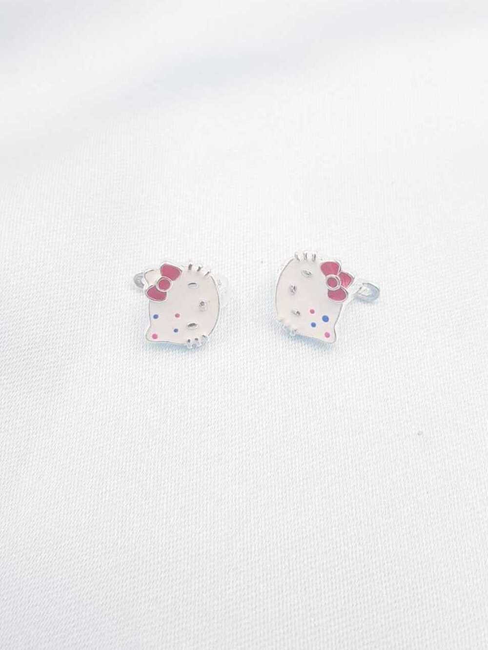Vog Mine İşlemeli 925 Ayar Gümüş Hello Kitty Kedicik Hediyelik Çocuk,Bebek Küpesi