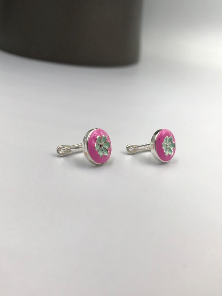 Vog Pembe Mine İşlemeli 925 Ayar Gümüş Papatya Model Hediyelik Çocuk,Bebek Küpesi
