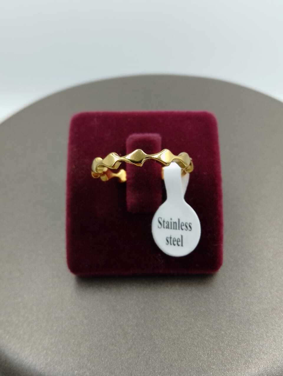 Vog Kişiye Özel 1. Sınıf Vip Çelik 4Mm Baklava Desen Model Unisex Sarı Renk Çelik Alyans