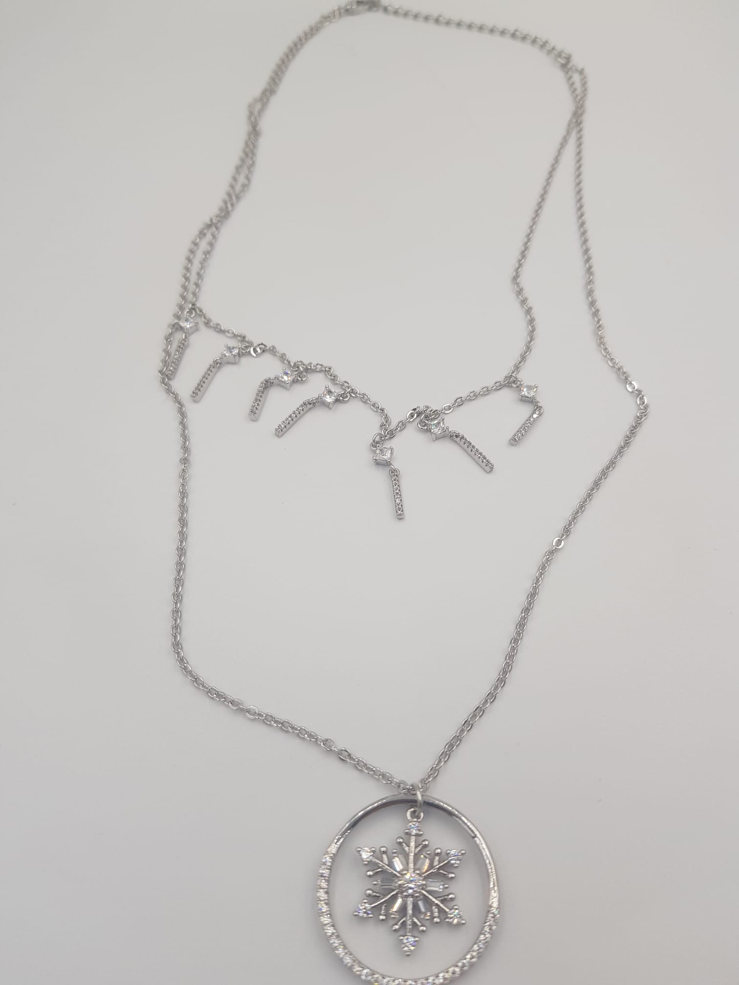Vog Xuping Model Çift Sıra Zincirli Kartanesi V Sallantı Swarovski Taşlı Çubuk Kolye
