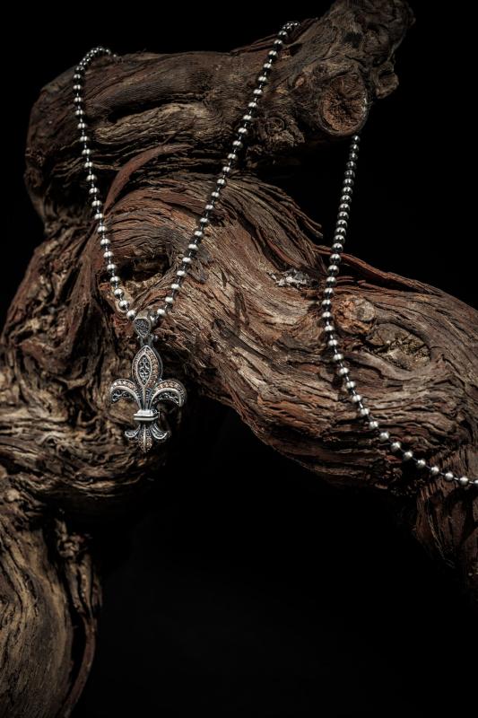 Vog Oksitli Fleur De Lis (1)Zirconia Taşlı 925 Ayar Gümüş Sevgiliye Eşe Babaya Hediye Kolye
