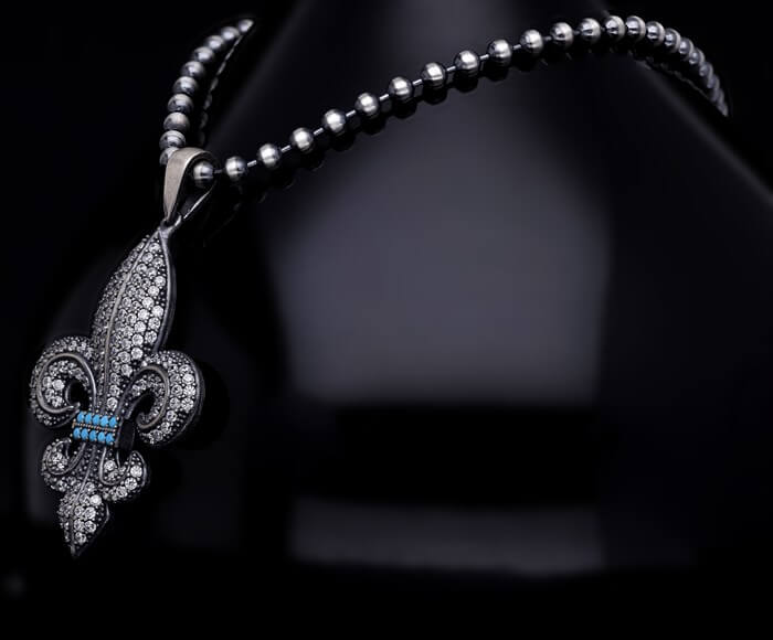 Erkek Gümüş Kolye - Oksitli Fleur De Lis Zirconia Taşlı • Işıklı Kutuda • Sevgiliye • Eşe • Babaya