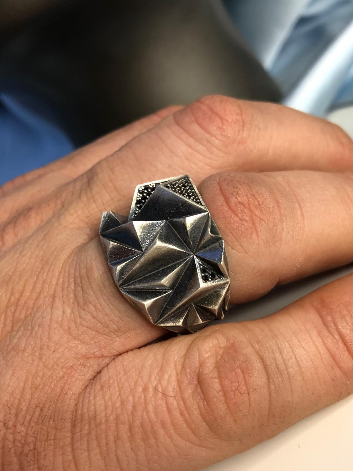Vog Everest Zirve Tasarım Siyah Zirconia Taşlı 925 Ayar Gümüş Sevgiliye Eşe Babaya Hediye Yüzük