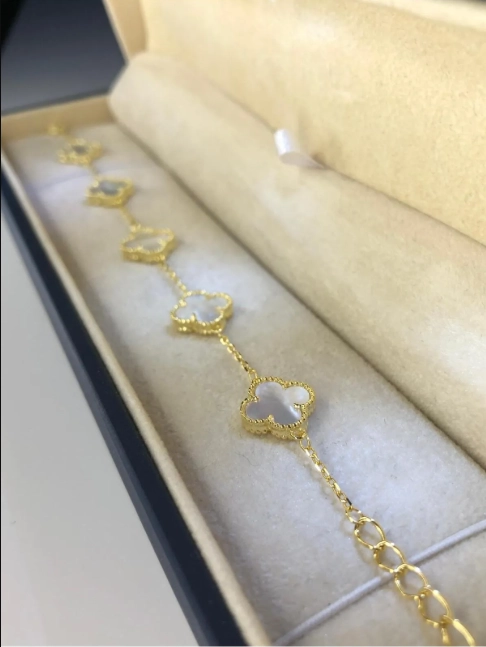 Kadın Erkek Gümüş Bileklik - 4 Yapraklı Yonca 5’li Oniks Taşlı • Işıklı Kutuda Bileklik