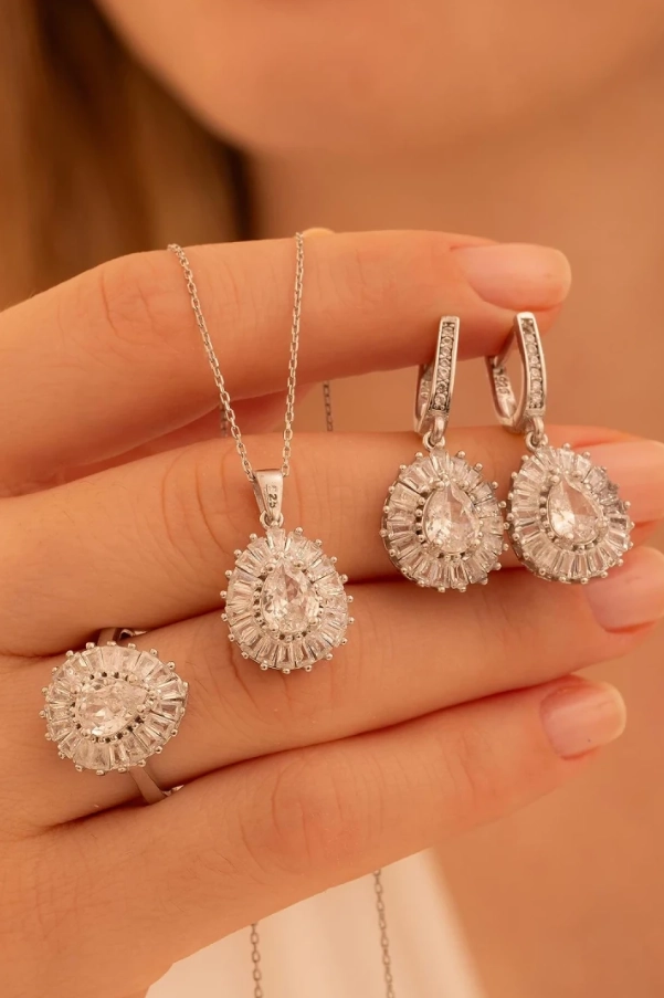 Vog Kadın Gümüş Set - Damla Model Zirkon Taşlı Baget Süslemeli Rodyumlu Kadın Set