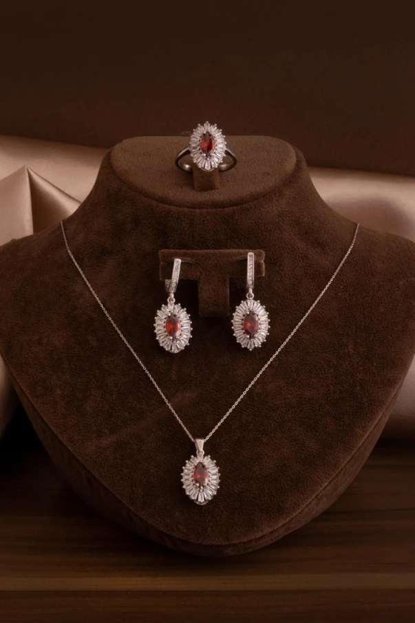 Vog Kadın Gümüş Set - Mekik Model Yakut Taşlı Baget Süslemeli Rodyumlu Kadın Set