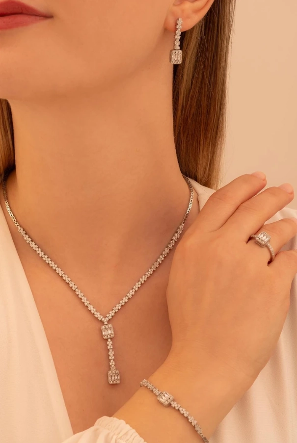 Vog Kadın Gümüş Takı Seti - Ayfer Baget Taşlı Kare Model Kolye, Bileklik, Yüzük, Küpe Tam Set