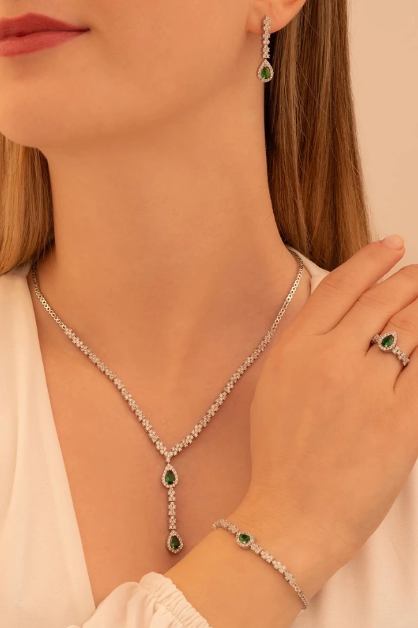 Vog Kadın Gümüş Takı Seti - Lera Zümrüt Taşlı Mekik Model Kolye, Bileklik, Yüzük, Küpe Tam Set