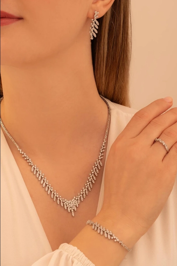 Vog Kadın Gümüş Takı Seti - Nigar Zirkon Taşlı Yaprak Model Kolye, Bileklik, Yüzük, Küpe Tam Set
