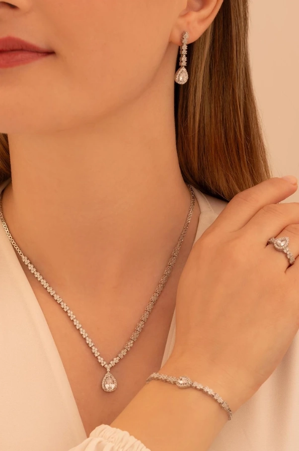 Vog Kadın Gümüş Takı Seti - Aylin Damla Model Zirkon Taşlı Kolye, Bileklik, Yüzük, Küpe Tam Set