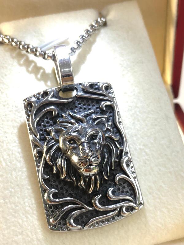 Aslan (Lion) Erkek Çelik Kolye • Işıklı Kutuda • Sevgiliye • Eşe • Babaya • Arkadaşa Kolye