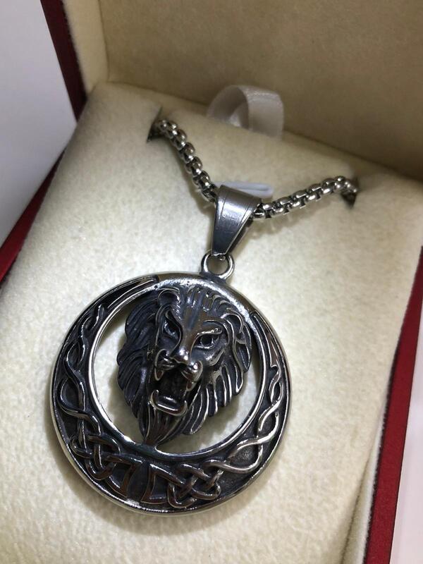 Aslan (Lion) Gotik Erkek Çelik Kolye • Işıklı Kutuda • Sevgiliye • Eşe • Babaya • Arkadaşa Kolye