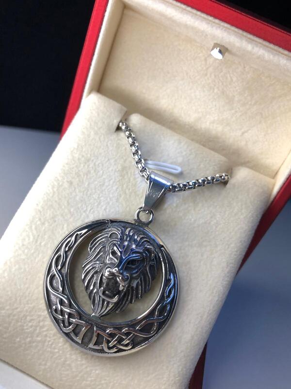 Aslan (Lion) Gotik Erkek Çelik Kolye • Işıklı Kutuda • Sevgiliye • Eşe • Babaya • Arkadaşa Kolye