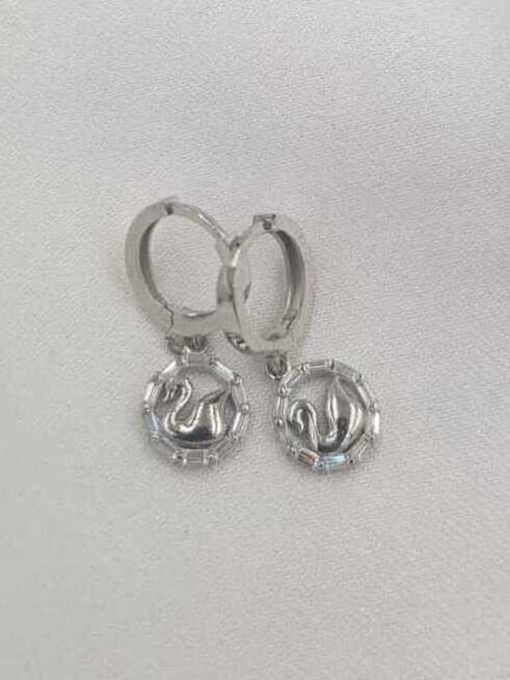 Vog Swarovski Model Baget Taşlı Ufak Boy Kuğu Tasarım 925 Ayar Gümüş Küpe
