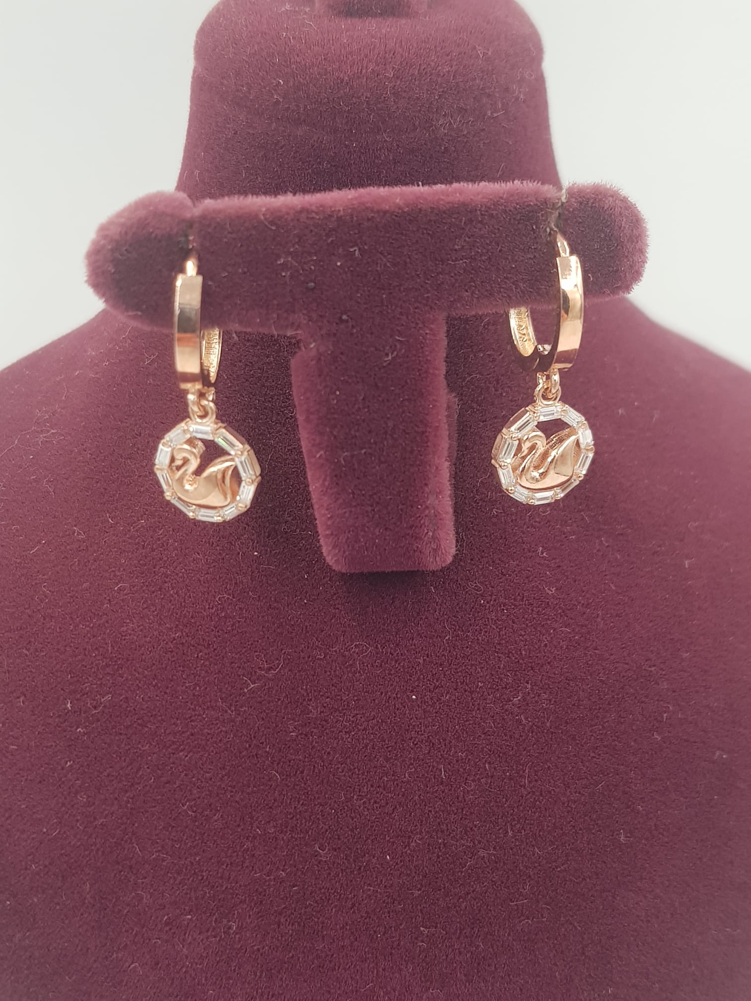 Vog Swarovski Model Baget Taşlı Ufak Boy Kuğu Tasarım Rose Renk 925 Ayar Gümüş Küpe