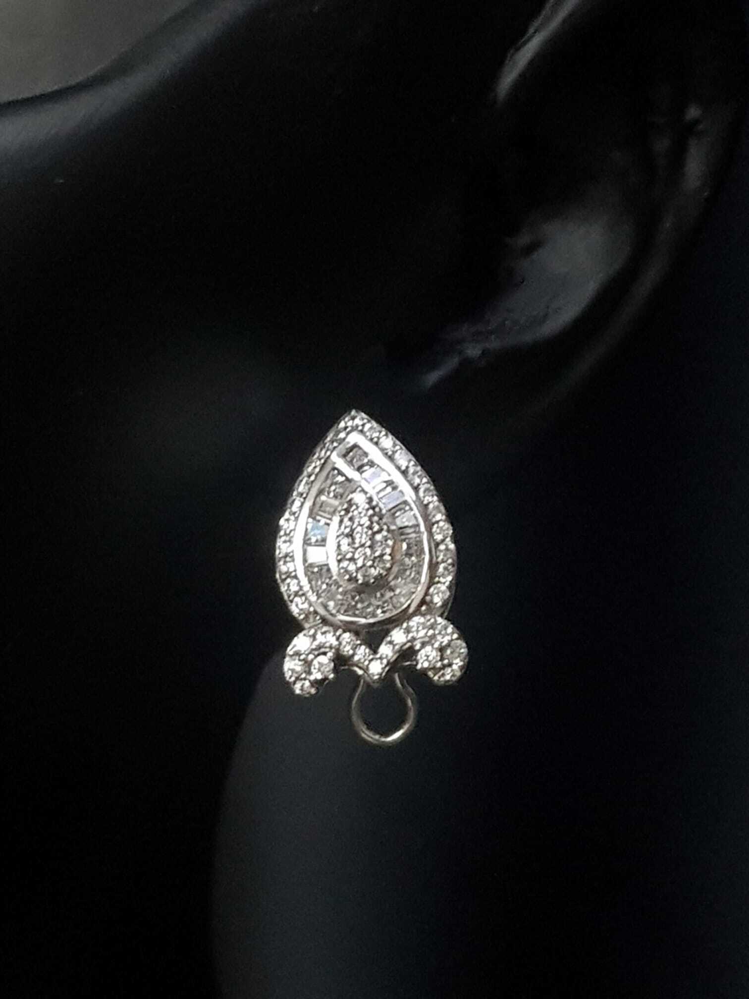 Vog Swarovski Taşlı Pırlanta Montür Şık Tasarım 925 Ayar Gümüş Sevgiliye,Anneye,Eşe Hediye Küpe
