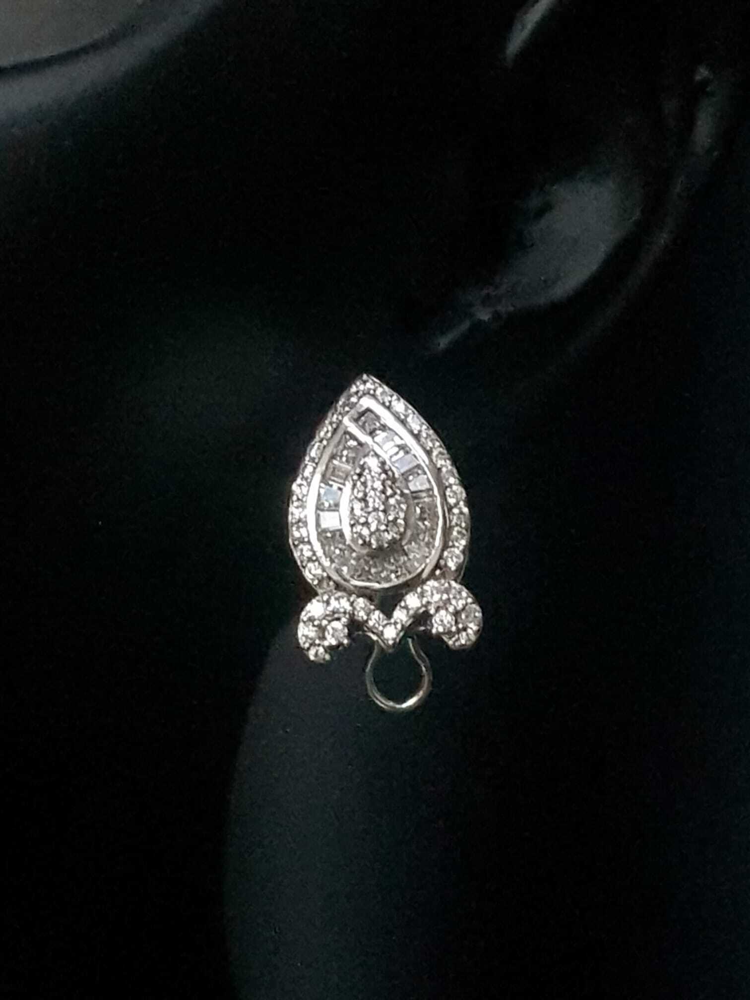 Vog Swarovski Taşlı Pırlanta Montür Şık Tasarım 925 Ayar Gümüş Sevgiliye,Anneye,Eşe Hediye Küpe