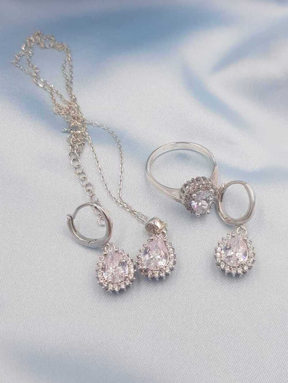 Vog Swarovski Taşlı Damla Model 3’Lü 925 Ayar Gümüş Set Kolye,Yüzük,Küpe