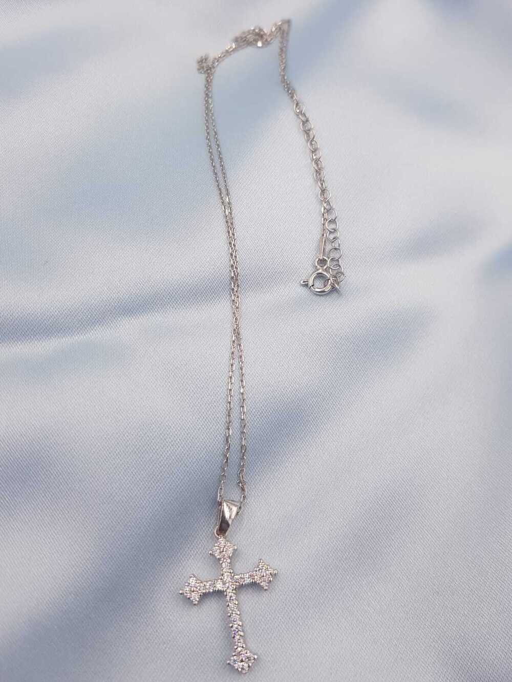 Haç Model Swarovski Taşlı Şık Tasarım 925 Ayar Gümüş Kolye