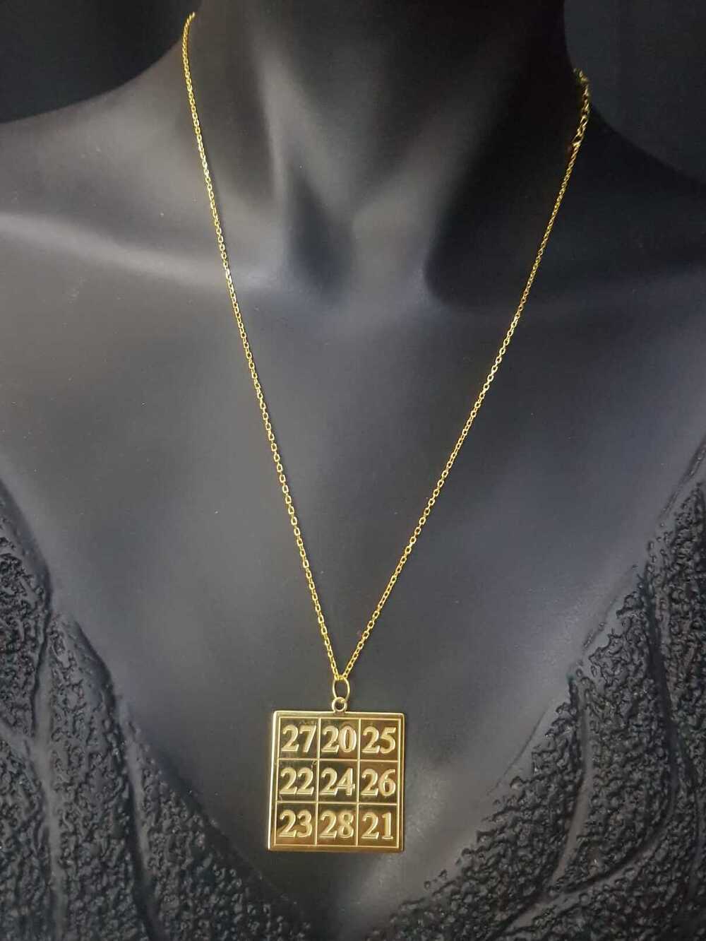Kubera Para Mantra Sarı Renk 3 cm x 3 cm 925 Ayar Gümüş Unisex Kolye 