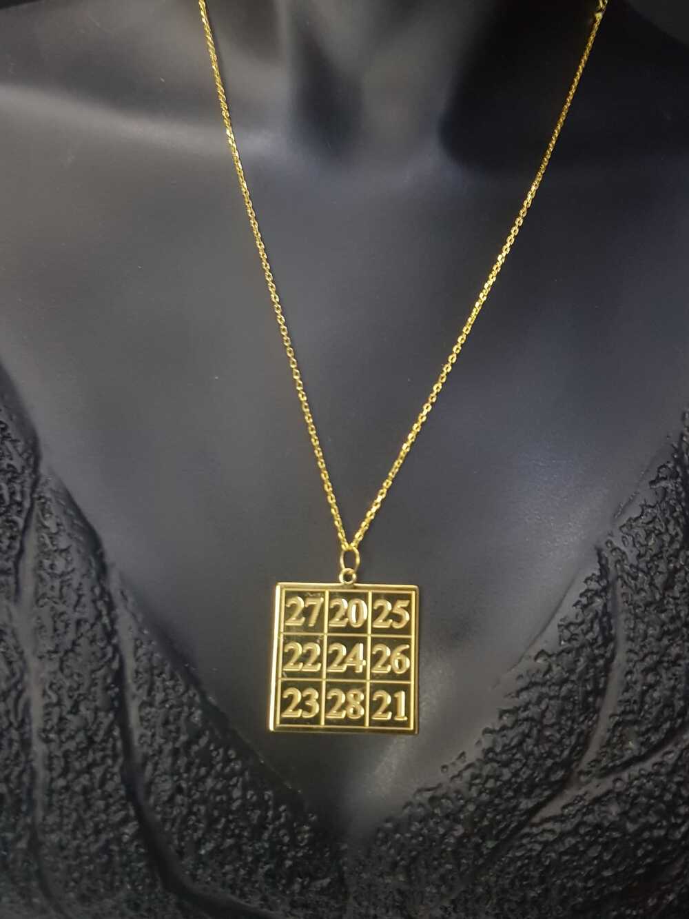 Kubera Para Mantra Sarı Renk 3 cm x 3 cm 925 Ayar Gümüş Unisex Kolye 