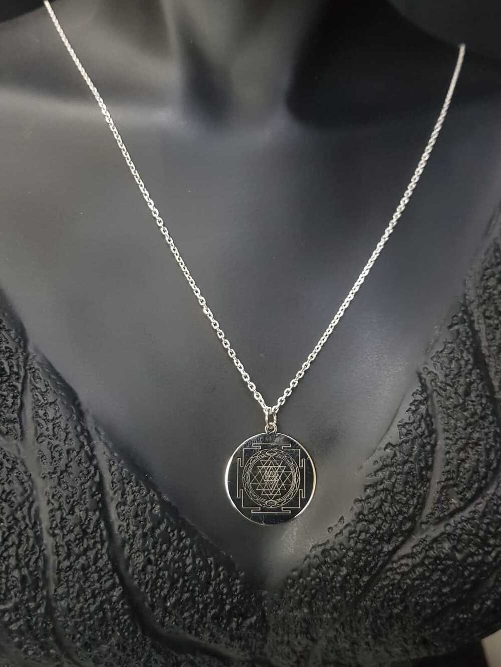 Vog Sri Yantra V Yaşam Çiçeği 925 Ayar Gümüş Çift Yönlü Kazıma Kolye