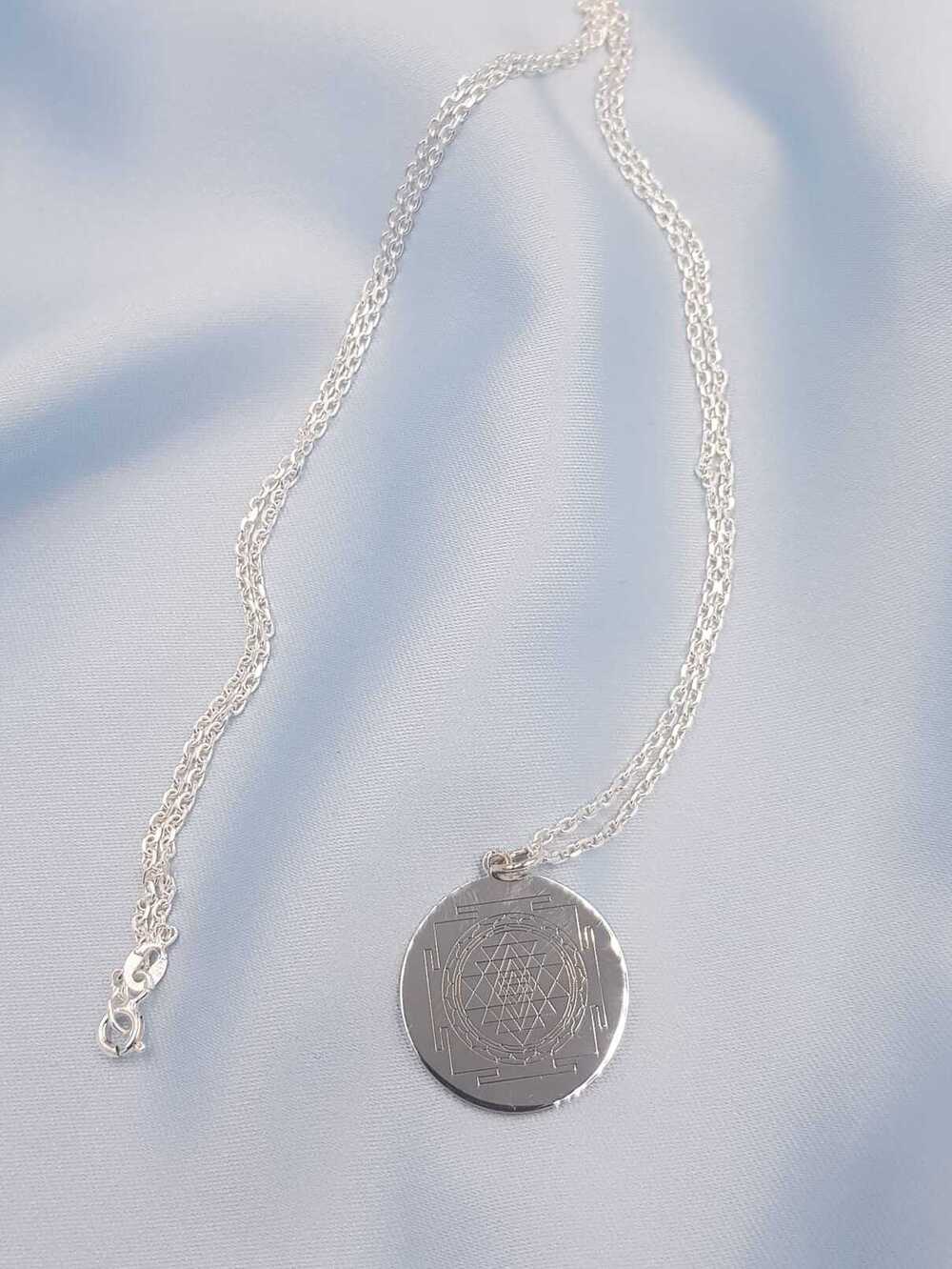 Vog Sri Yantra V Yaşam Çiçeği 925 Ayar Gümüş Çift Yönlü Kazıma Kolye