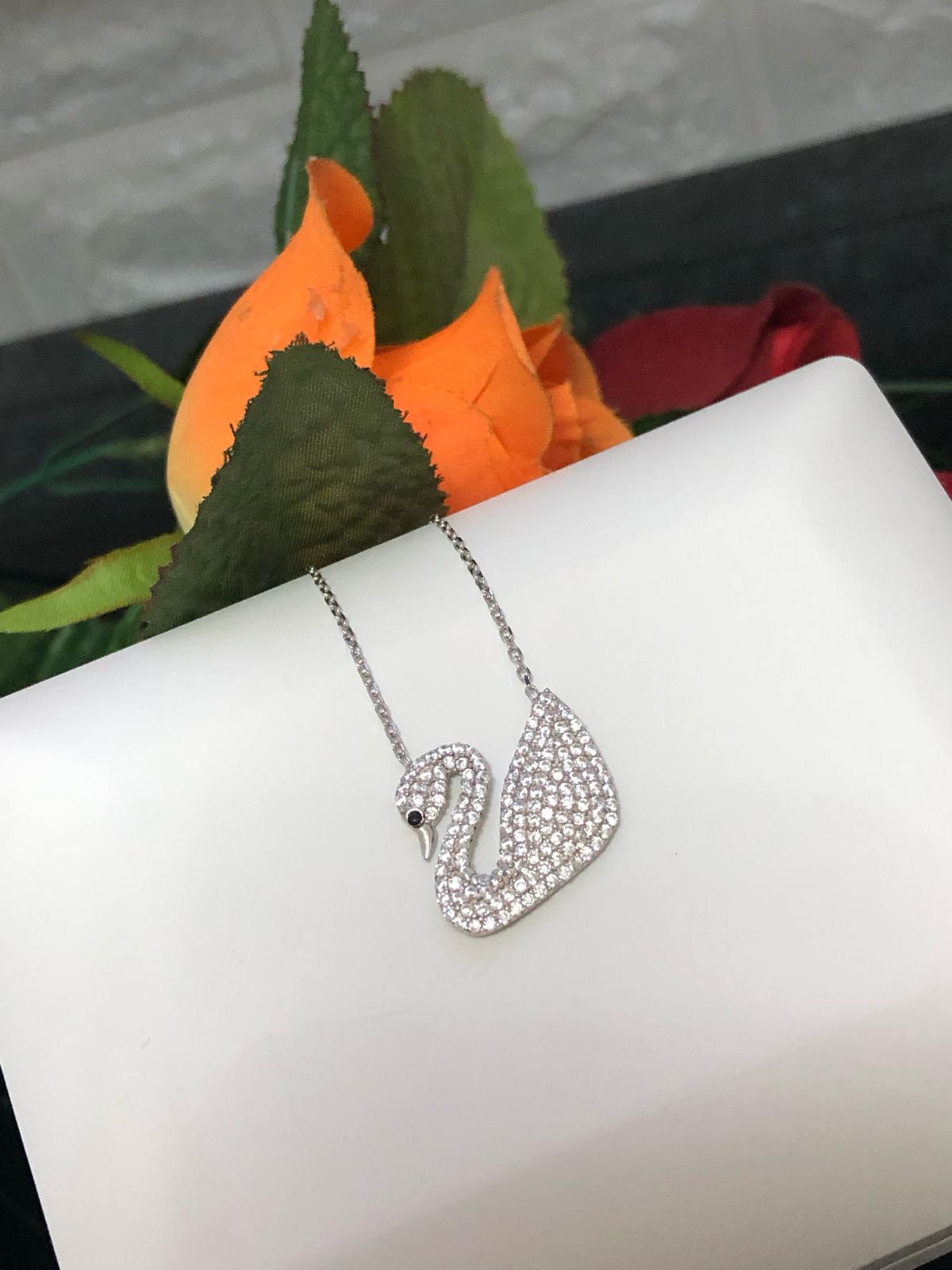 Kuğu Model 2 Zirconia Taşlı 925 Ayar Gümüş 925 Ayar Gümüş Sevgiliye • Eşe • Anneye Kolye
