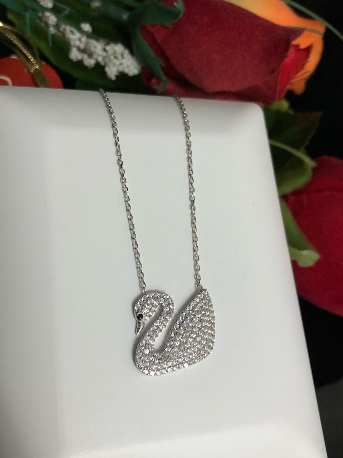 Kuğu Model 2 Zirconia Taşlı 925 Ayar Gümüş 925 Ayar Gümüş Sevgiliye • Eşe • Anneye Kolye