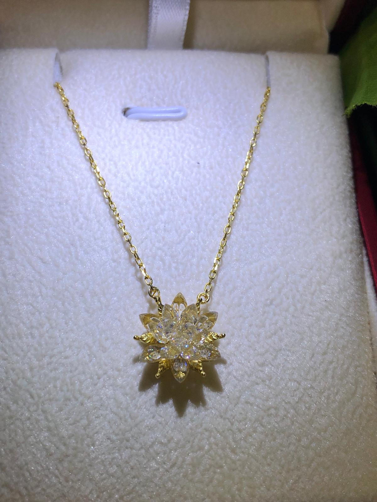 Kadın Gümüş Kolye - Lotus Çiçeği Kristal Taş Renkli 925 Ayar Gümüş Sevgiliye Eşe Anneye Arkadaşa Hediye Kolye