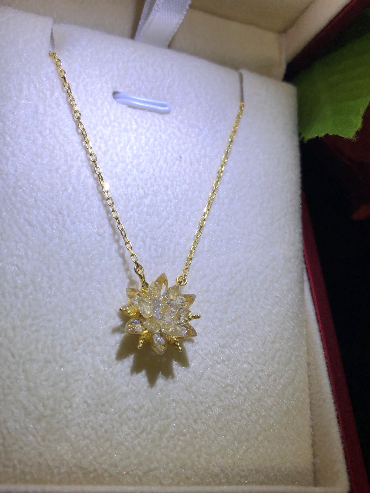 Kadın Gümüş Kolye - Lotus Çiçeği Kristal Taş Renkli 925 Ayar Gümüş Sevgiliye Eşe Anneye Arkadaşa Hediye Kolye