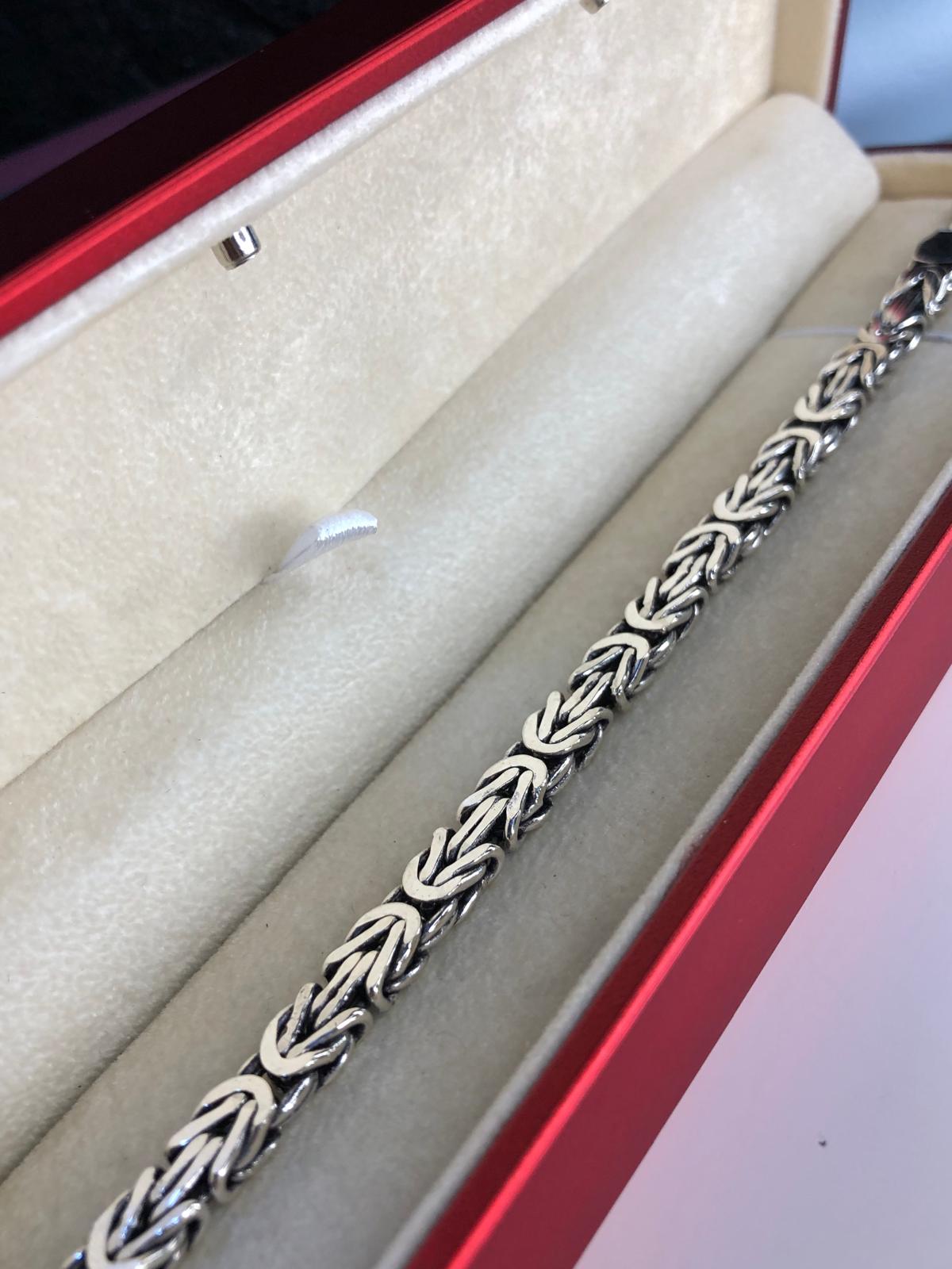6.5 mm Dikdörtgen Kesim Yassı Kral Gümüş • Işıklı Kutuda • Sevgiliye • Eşe • Babaya Bileklik
