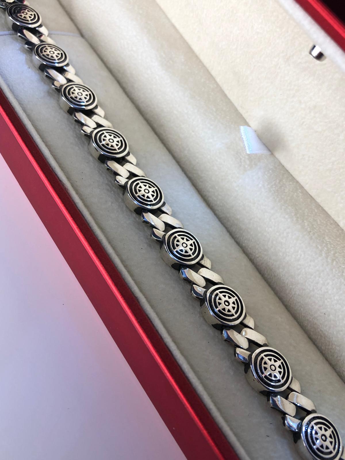 Denizci Pusula Motifli Yuvarlak Model 925 Gümüş • Işıklı Kutuda Sevgiliye • Eşe • Babaya Bileklik