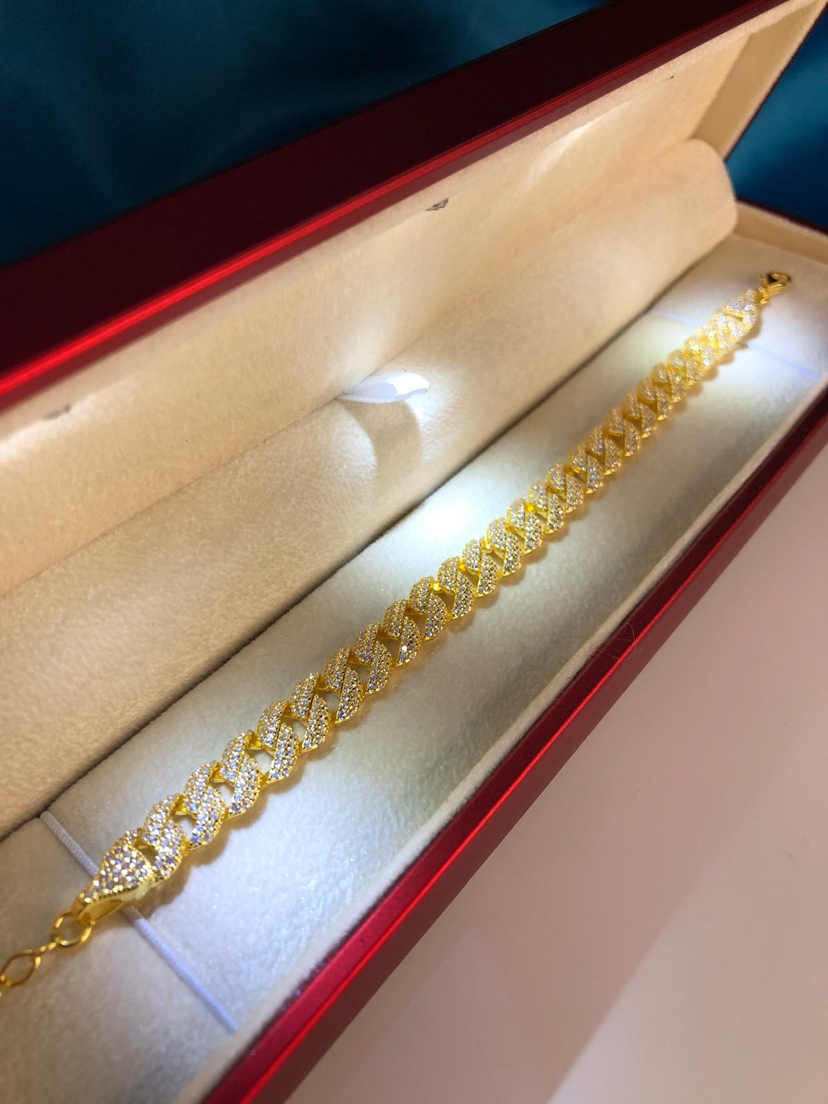 Vog Işıklı Kutuda Zirkon Taşlı Gurmet Model Gold 925 Ayar Gümüş Sevgiliye,Anneye,Eşe Hediye Bileklik