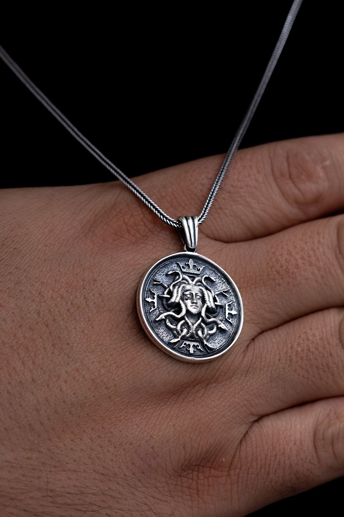 Vog Yunan Tanrısı Medusa Figürlü 925 Ayar Gümüş Sevgiliye Eşe Hediye Kolye