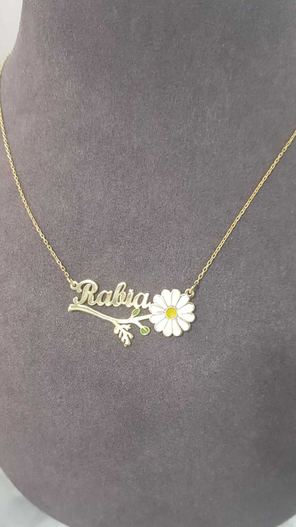 Rabia Yazılı Papatya İsim Kolye 925 Gümüş  • Sevgiliye • Eşe • Anneye • Arkadaşa Hediye Kolye