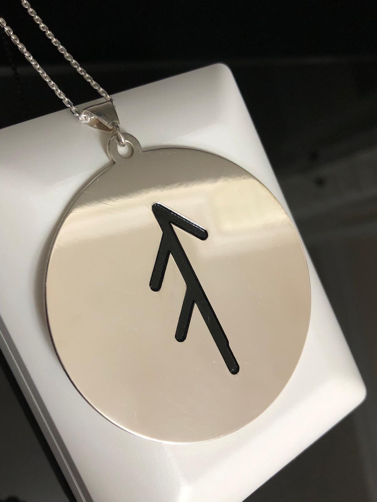 Vog Rune Sembolü Bilgiyi Özümsemek V Muhafazaetmek 925 Ayar Gümüş 6 Cm Madalyon Kolye