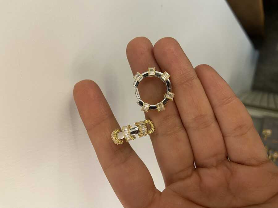 Vog Tiffany Tasarım 2 Cm Gold Silindir Baget Taşlı 925 Ayar Gümüş Sevgiliye,Eşe,Anneye Hediye Küpe