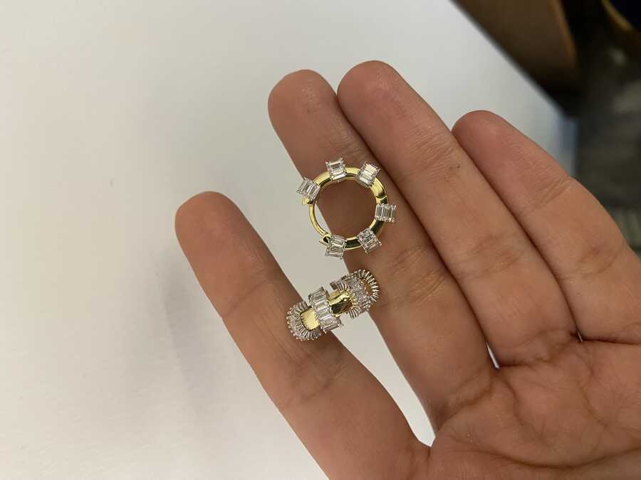 Vog Tiffany Tasarım 1.5 Cm Yeşil Beyaz Silindir Baget Taşlı 925 Ayar Gümüş Sevgiliye,Eşe,Anneye Küpe