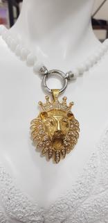 ÇELİK SEDEF TAŞ DETAYLI SARI RENK ASLAN(LION) KAFASI KOLYE